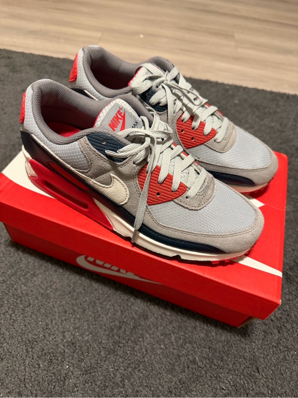 Nike Men’s Air Max 90